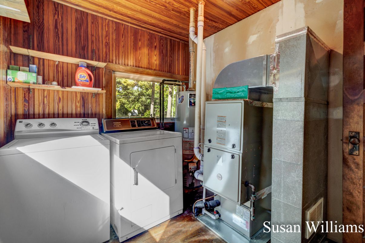 Interior, Kitchen, Washer, Wood Texture Flooring, Wooden Walls
