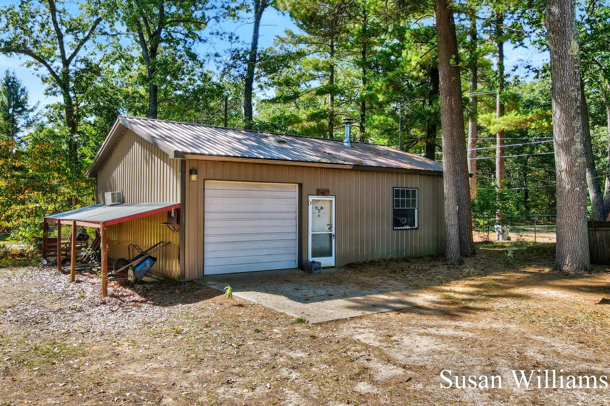 Backyard, Detached Garage, Exterior