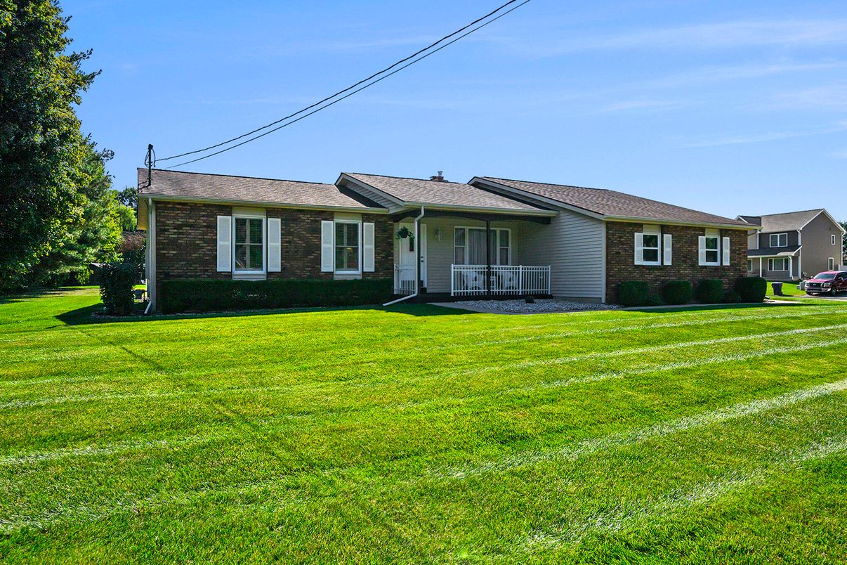 Backyard, Exterior, Facade, Brick Facade, Cape Cod
