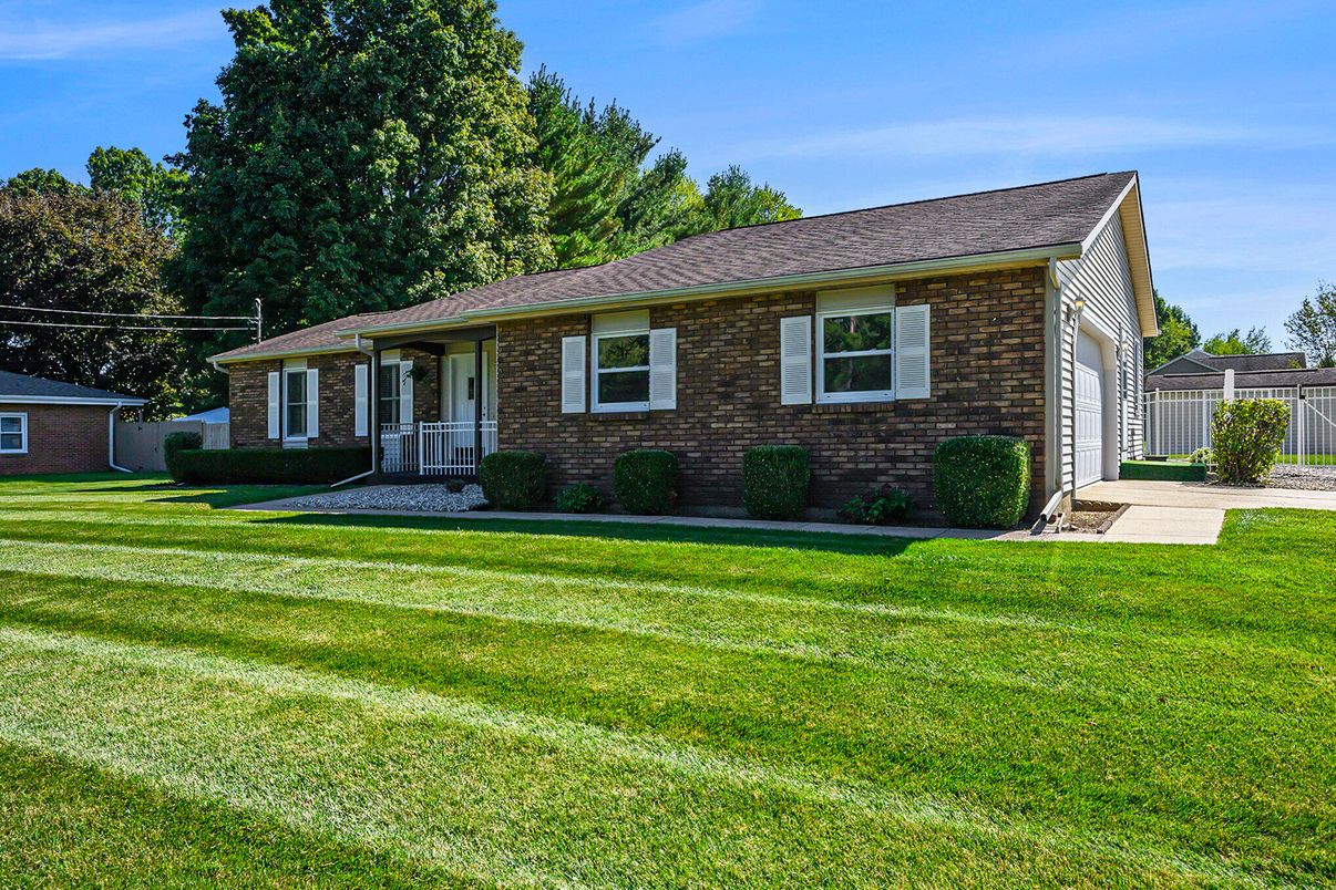 Backyard, Exterior, Facade, Brick Facade, Cape Cod