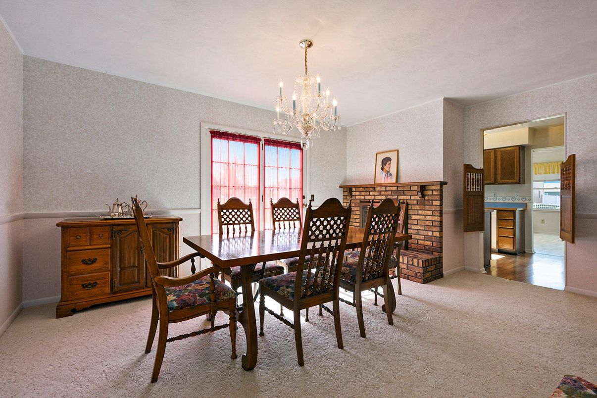 Chandelier, Dining room, Fireplace, Interior, Kitchen