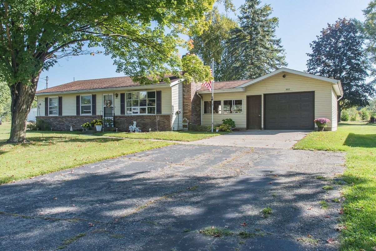 Attached, Exterior, Facade, Brick Facade, Ranch