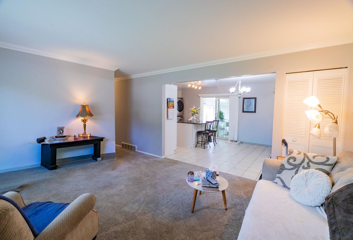 Chandelier, Interior, Living room
