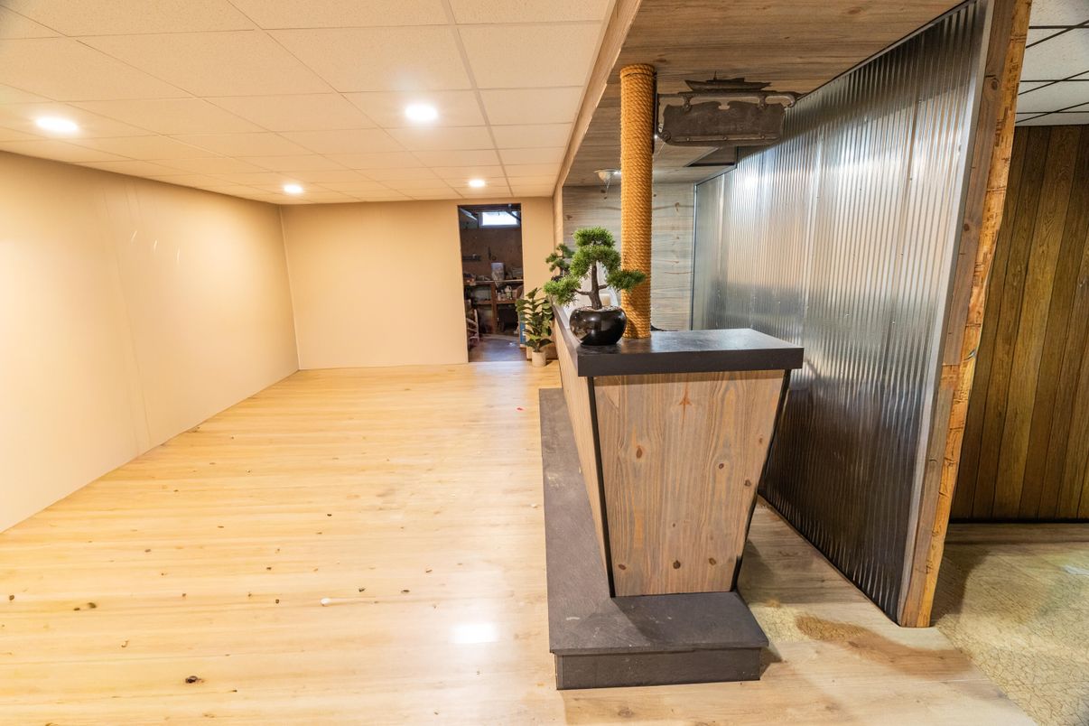 Interior, Recessed Lighting, Wood Texture Flooring