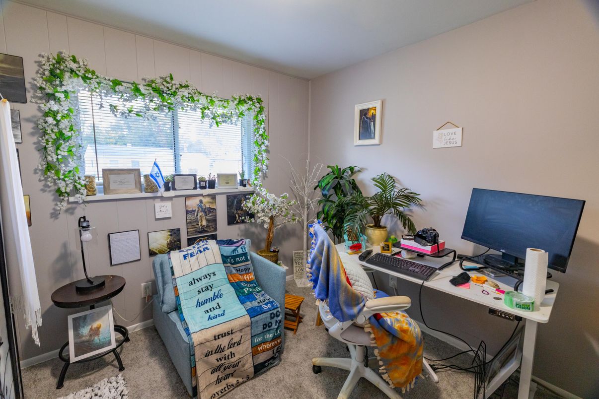 Home Office, Interior