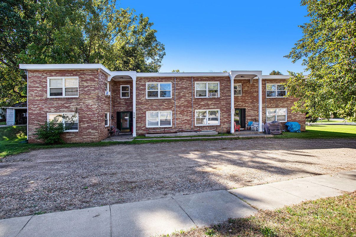 Exterior, Facade, Brick Facade, Rowhouse