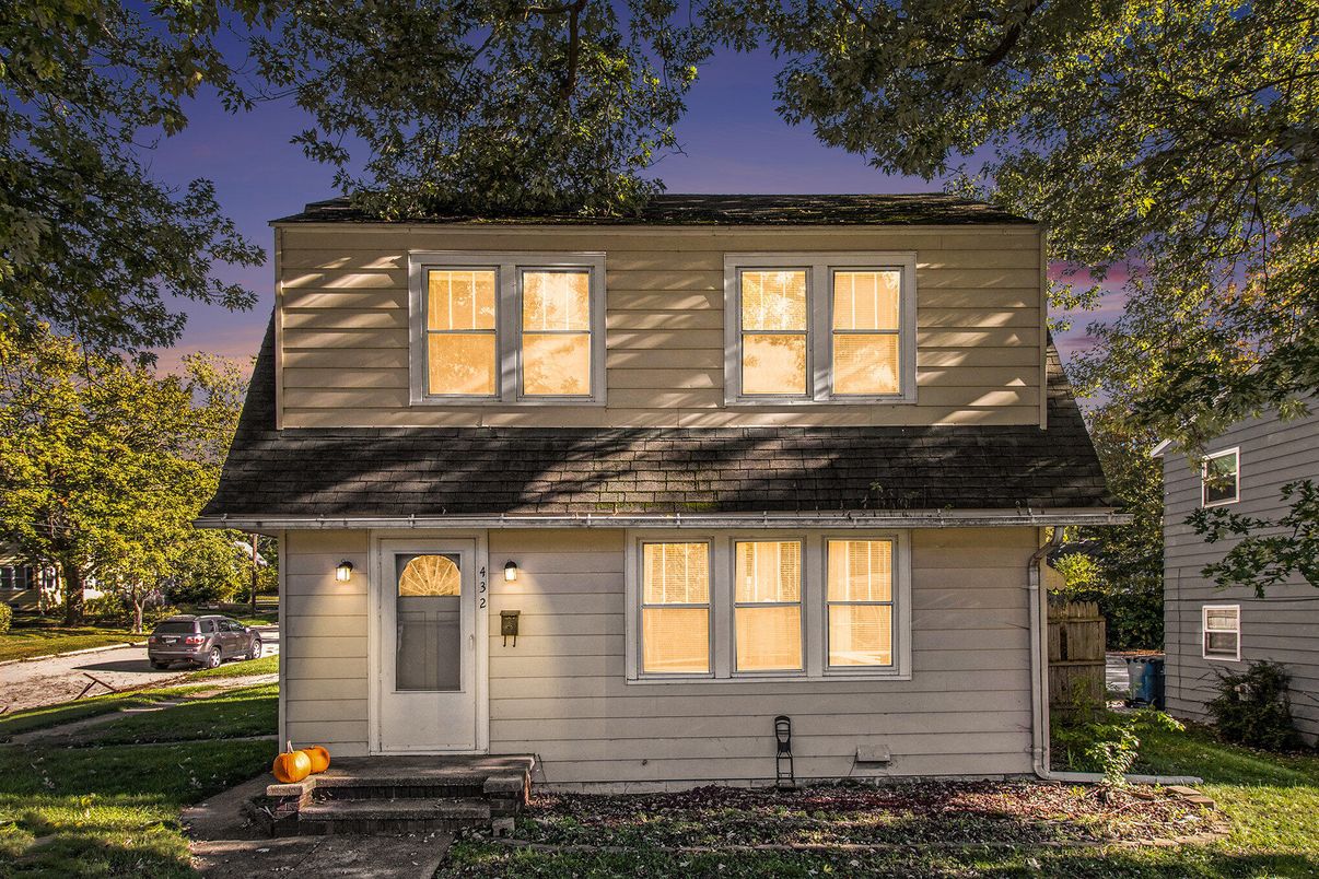 Exterior, Facade, Cape Cod