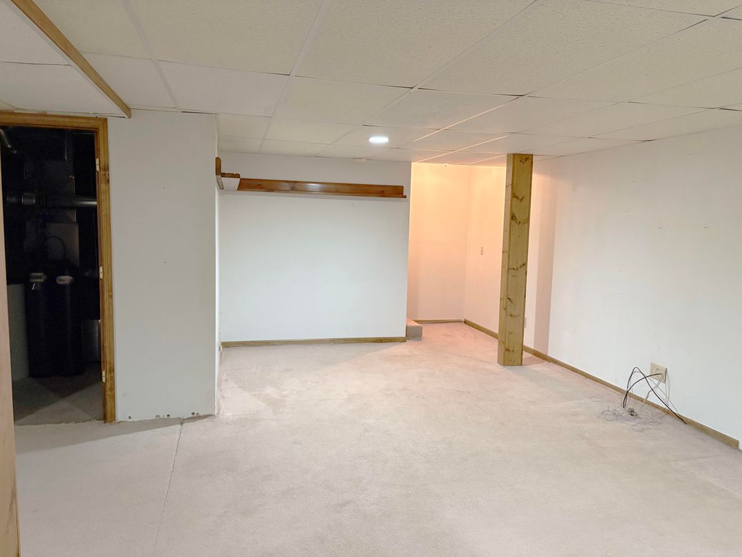 Empty room, Interior, Recessed Lighting