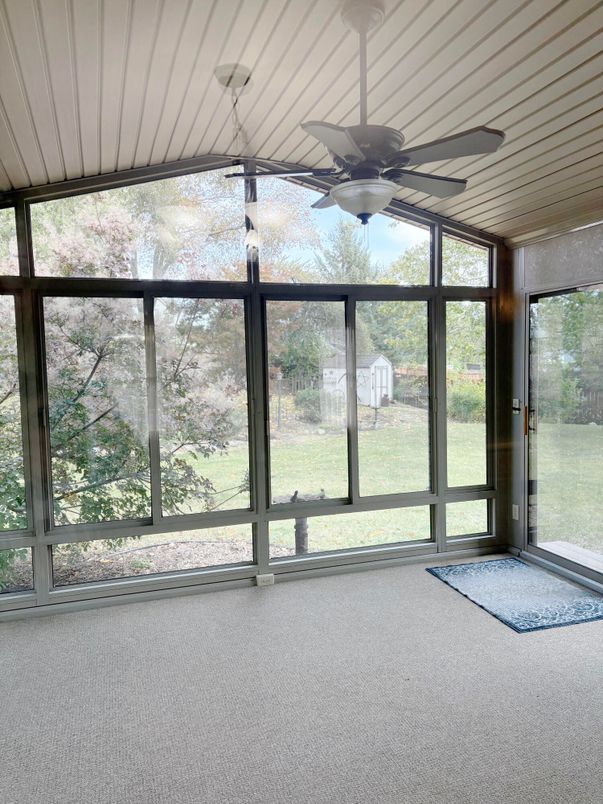 Empty room, Interior, Pendant Lights, Sun Room