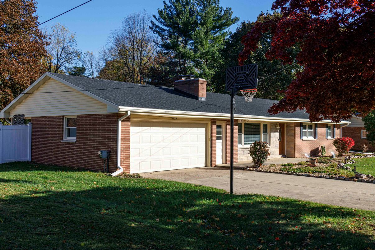 Attached, Exterior, Facade, Brick Facade, Ranch