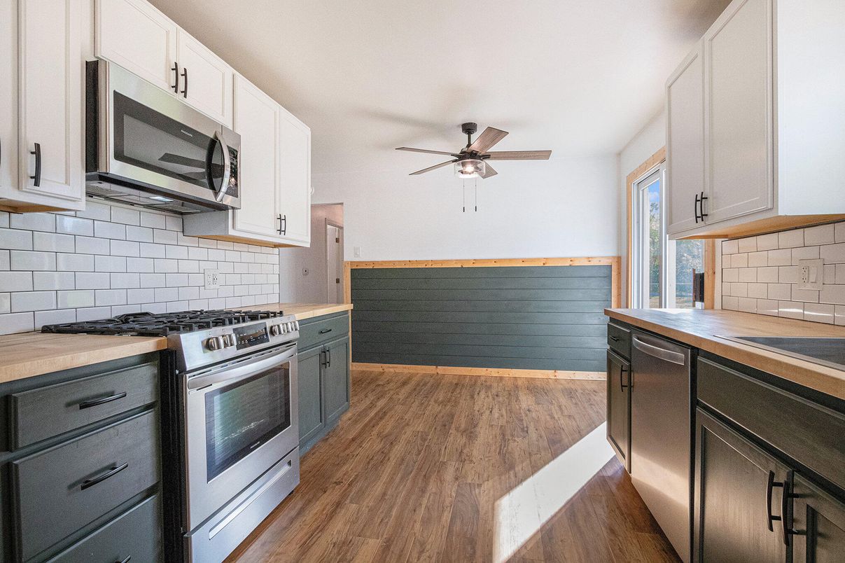 Interior, Kitchen, Stainless Steel Appliances, Wood Texture Flooring