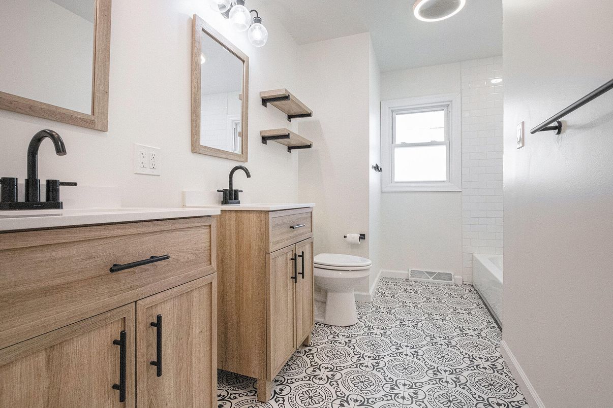 Bathroom, Interior, Recessed Lighting