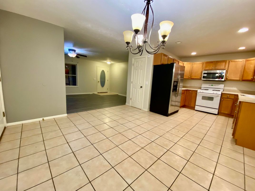 Chandelier, Interior, Kitchen, Recessed Lighting, Stainless Steel Appliances