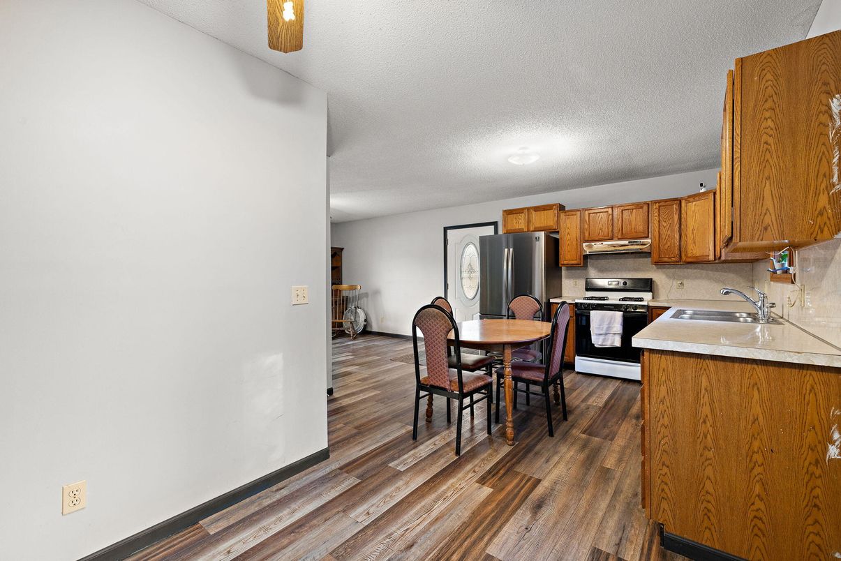 Dining room, Interior, Kitchen, Stainless Steel Appliances, Wood Texture Flooring