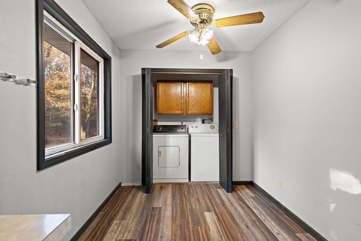 Interior, Washer, Wood Texture Flooring