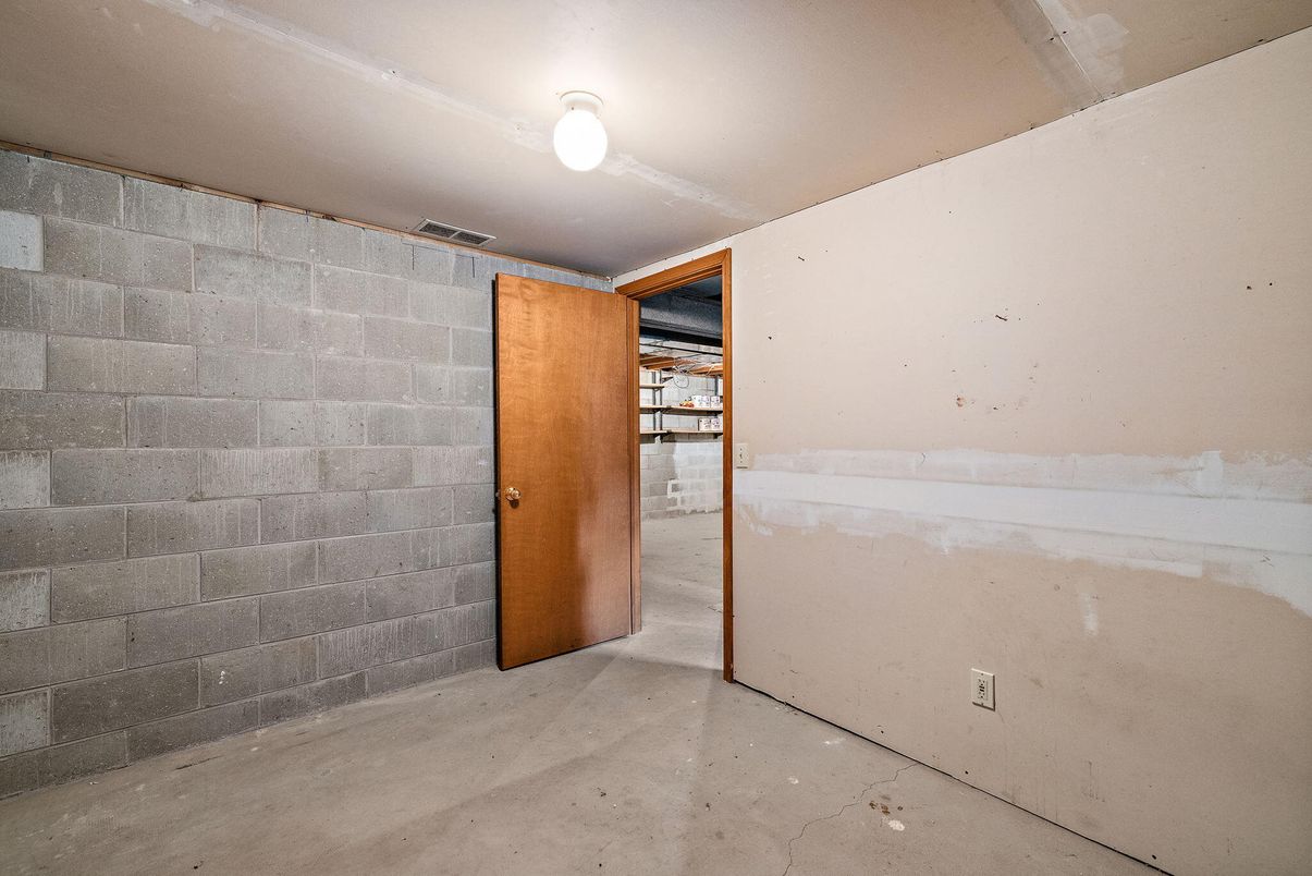 Empty room, Interior, Stone Walls