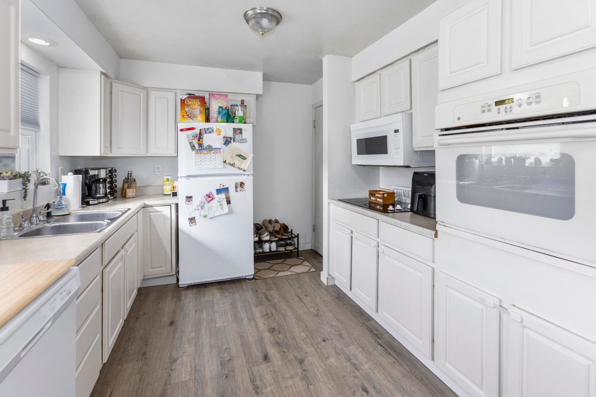 Interior, Kitchen, Recessed Lighting, Wood Texture Flooring