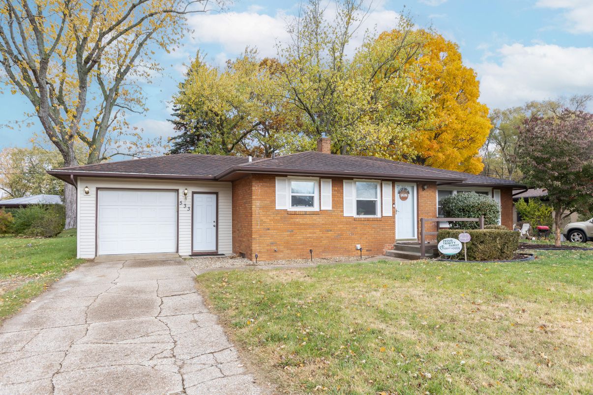 Attached, Exterior, Facade, Brick Facade, Ranch