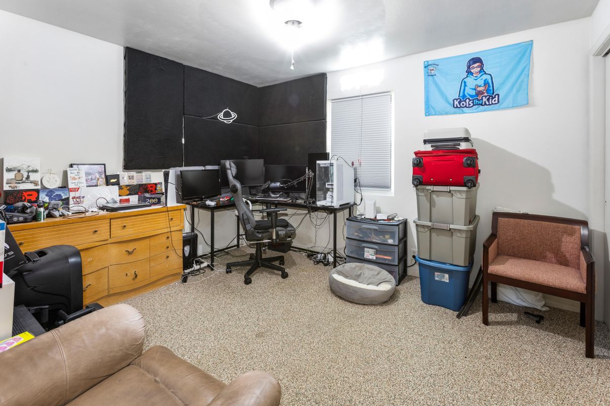 Home Office, Interior