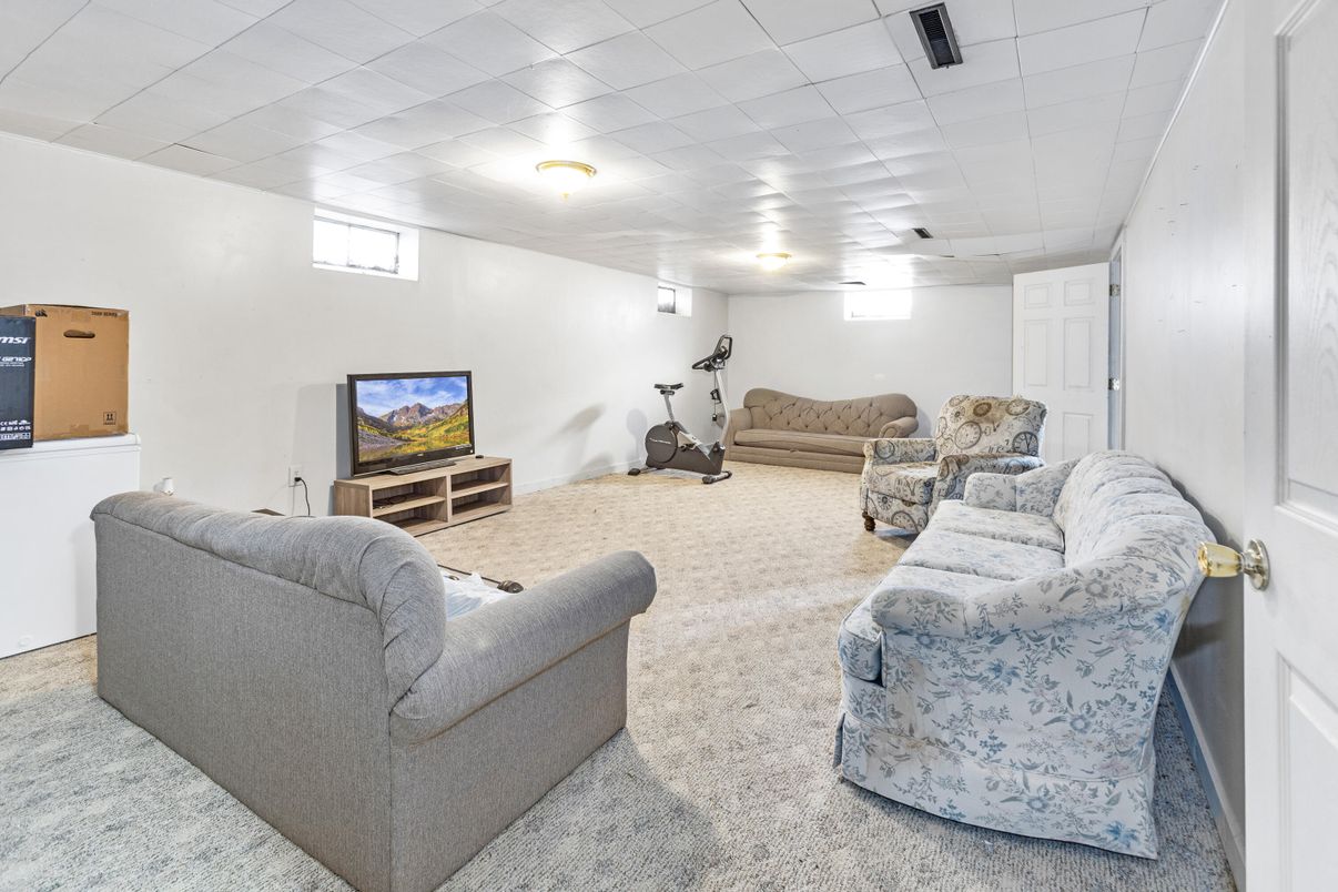 Fitness Equipment, Interior, Living room