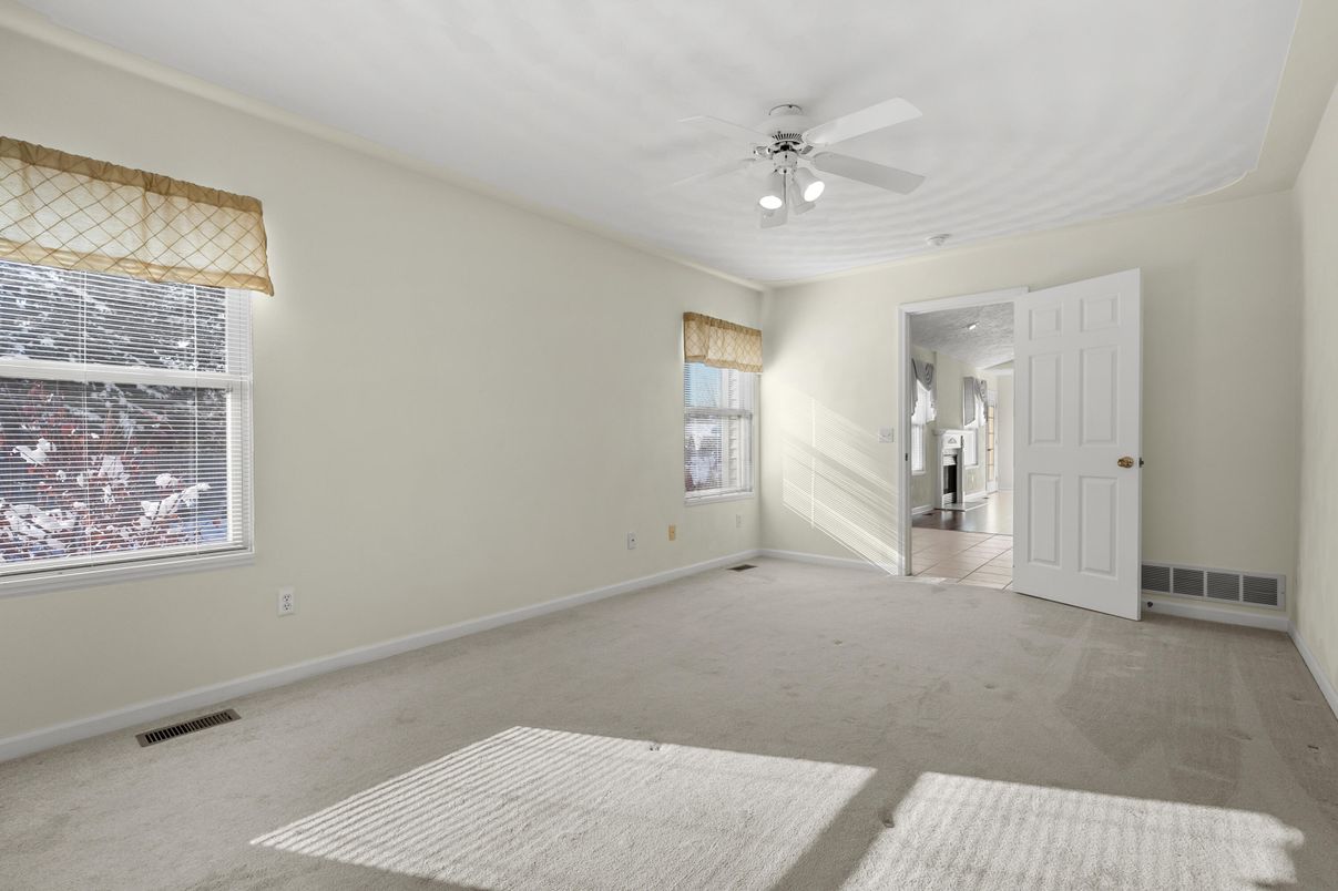 Empty room, Interior