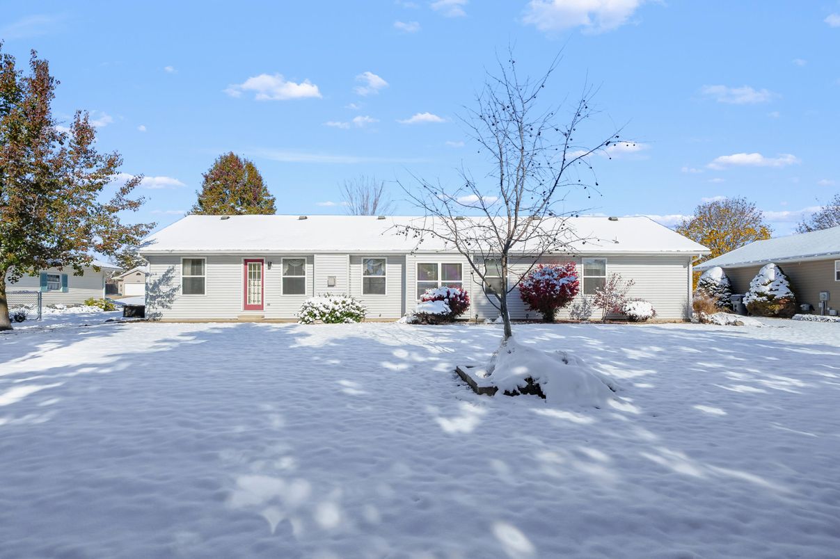 Backyard, Exterior, Facade, Cape Cod