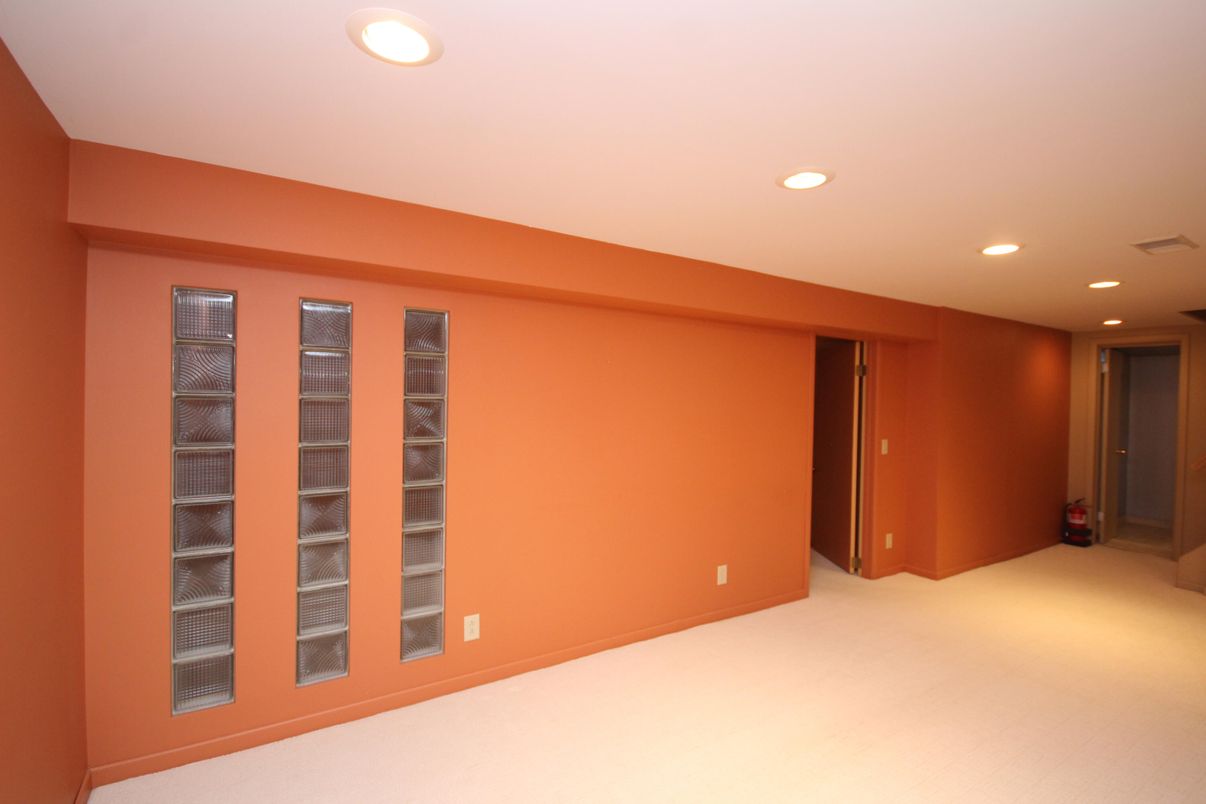 Empty room, Interior, Recessed Lighting