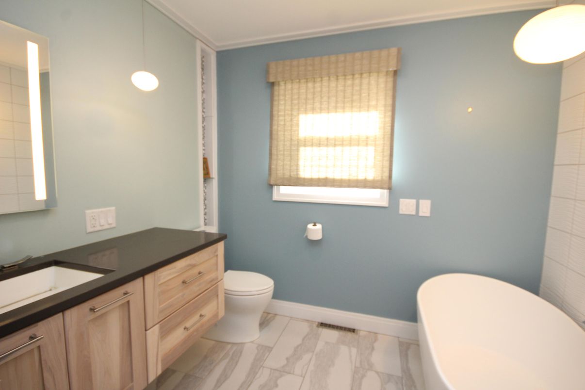 Bathroom, Free Standing Baths, Interior, Marble, Pendant Lights, Wood Texture Flooring