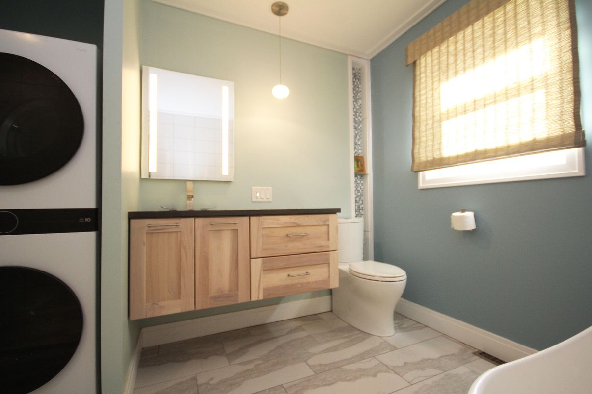 Bathroom, Interior, Pendant Lights