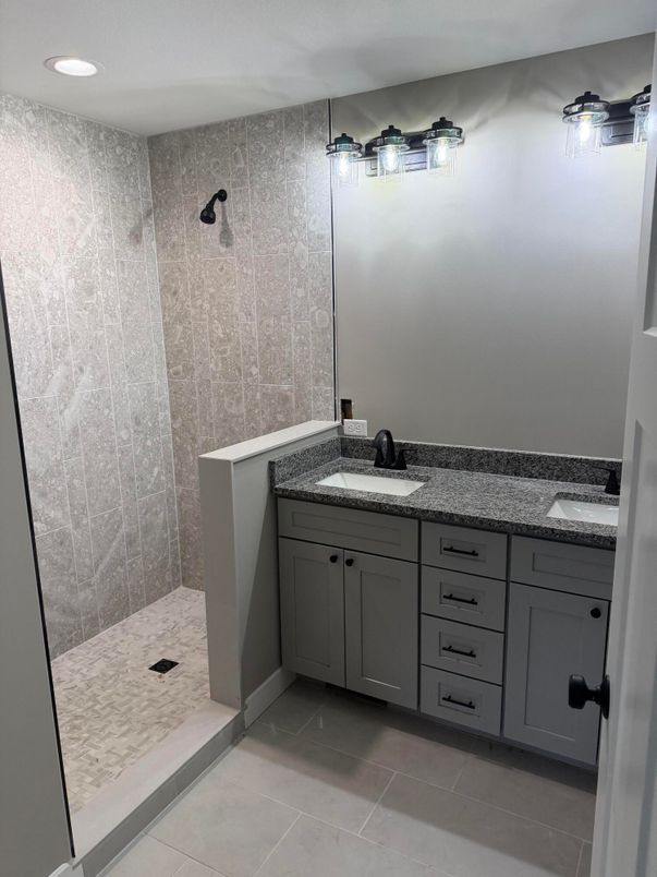 Bathroom, Dual Sink Vanities, Interior, Recessed Lighting