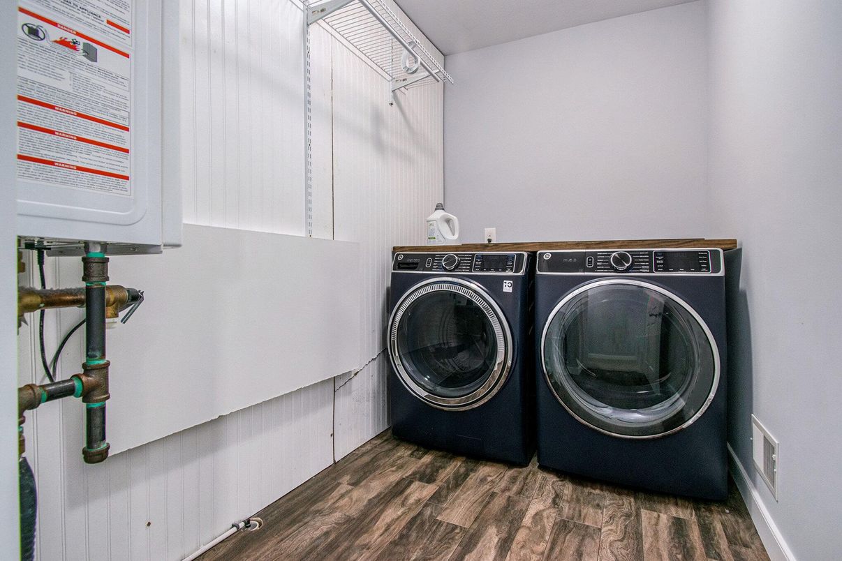 Interior, Washer, Wood Texture Flooring