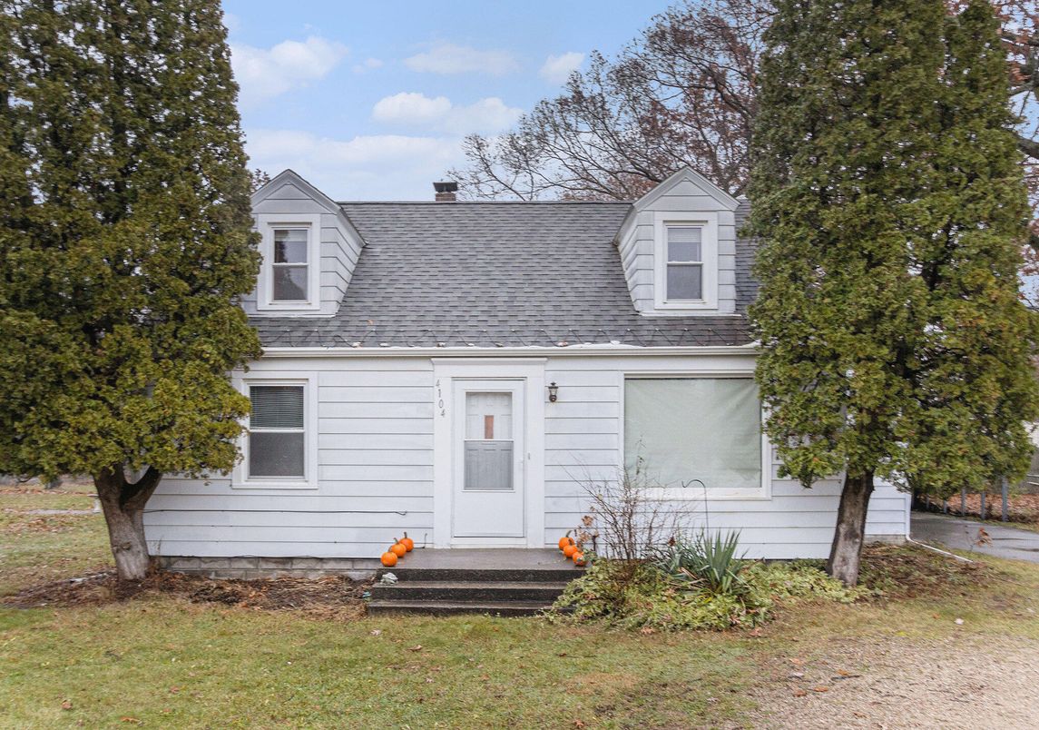 Exterior, Facade, Cape Cod