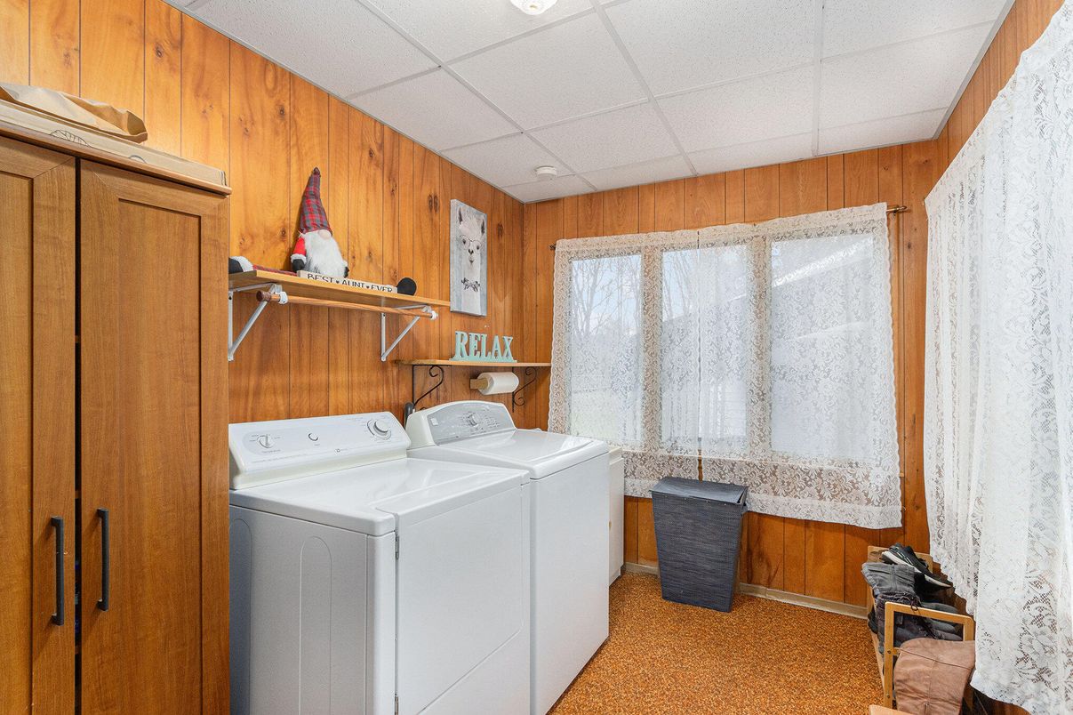 Interior, Washer, Wooden Walls