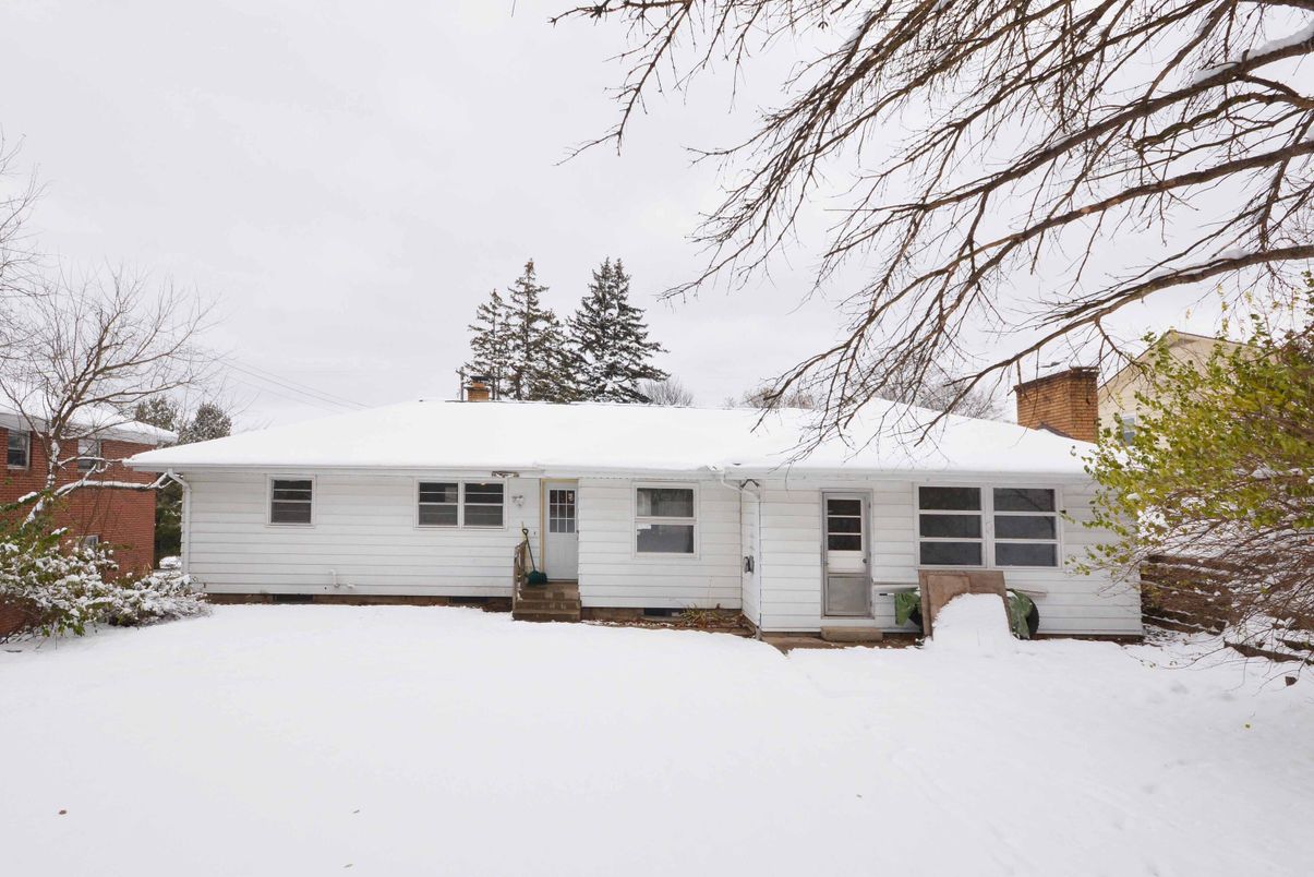 Exterior, Facade, Cape Cod