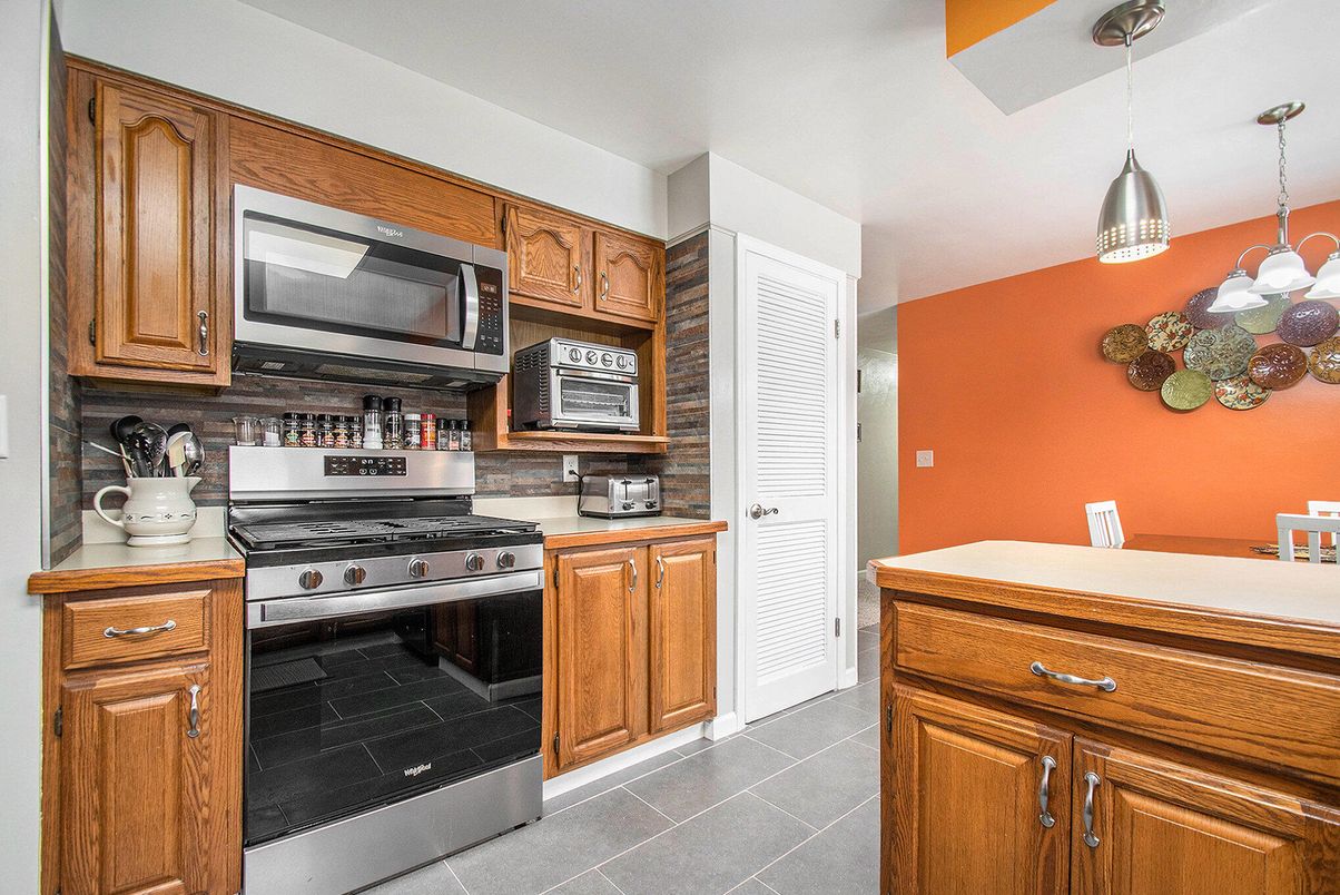Interior, Kitchen, Pendant Lights, Stainless Steel Appliances