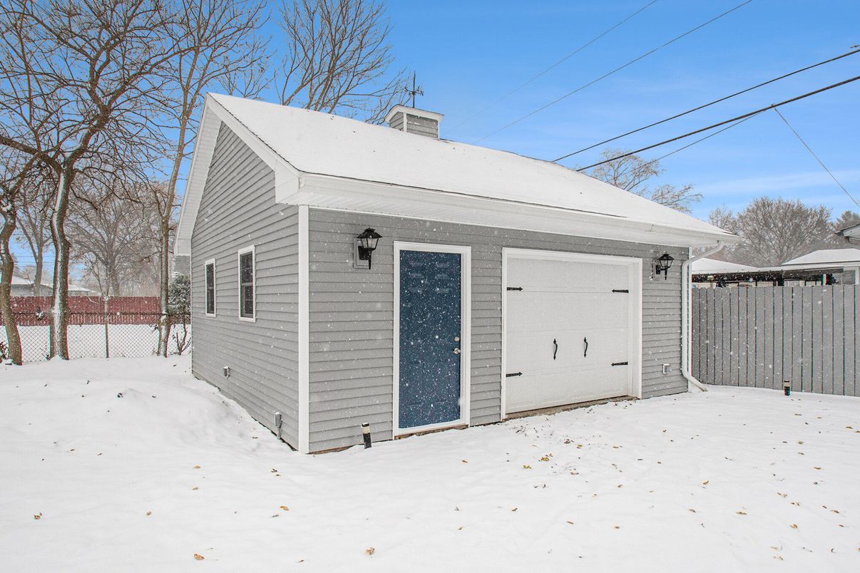 Detached Garage, Exterior