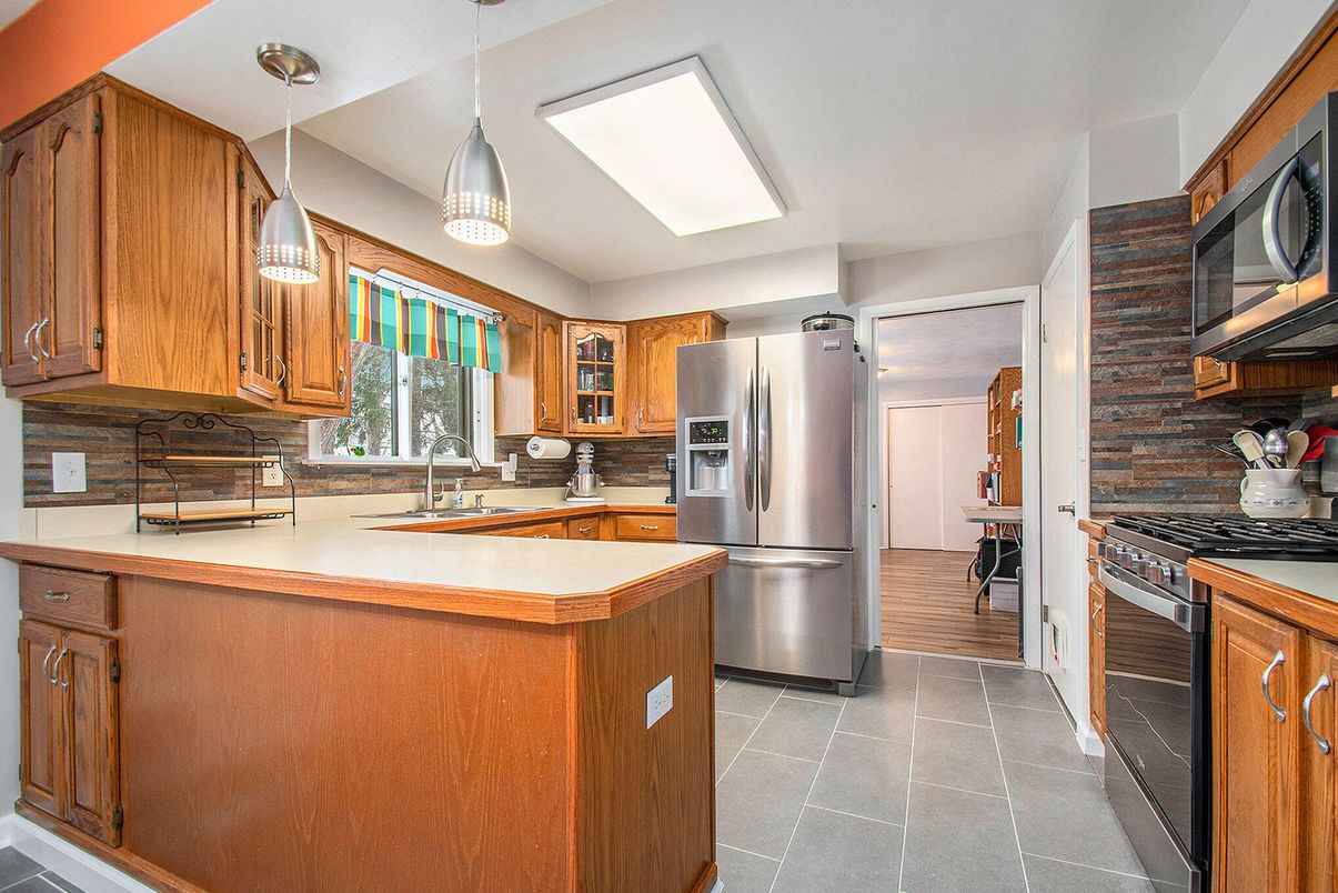 Interior, Kitchen, Pendant Lights, Stainless Steel Appliances