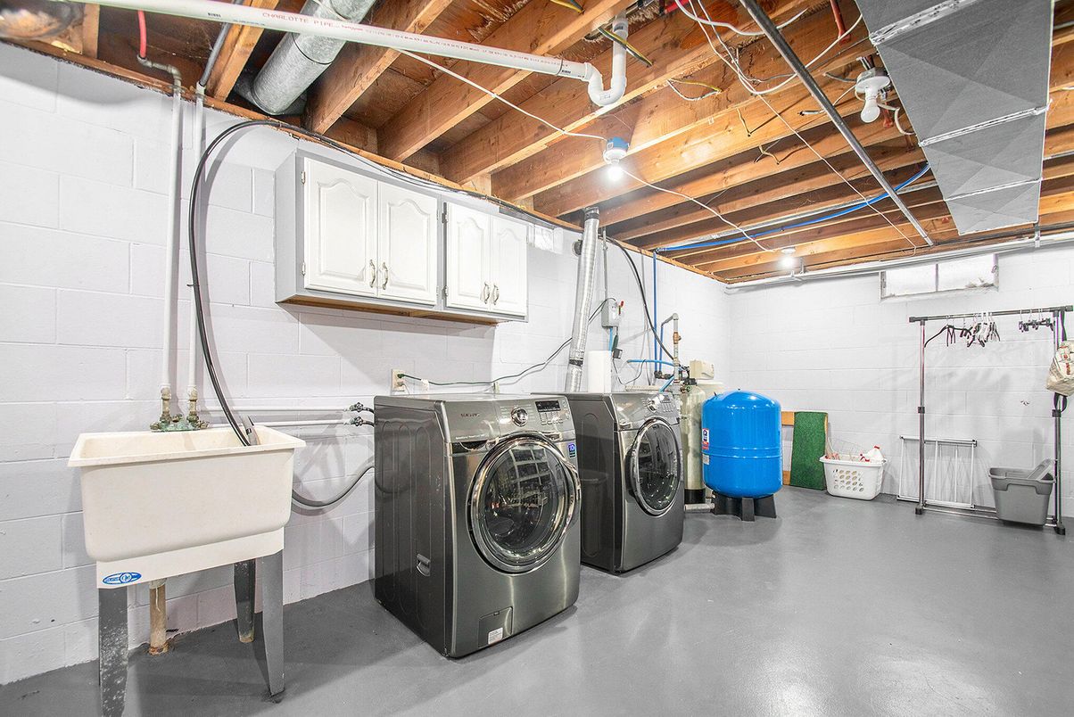 Interior, Washer, Wooden Beams, Wooden Ceilings