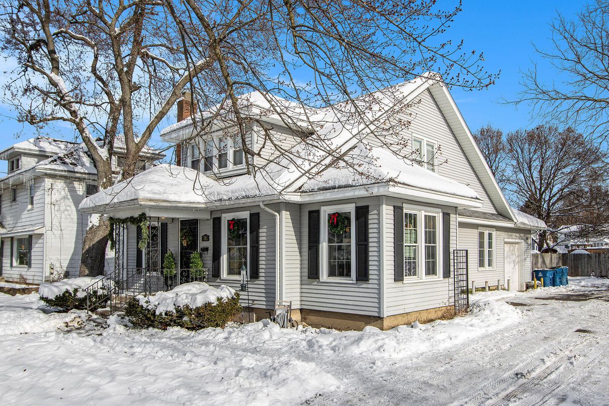 Exterior, Facade, Queen Anne Victorian