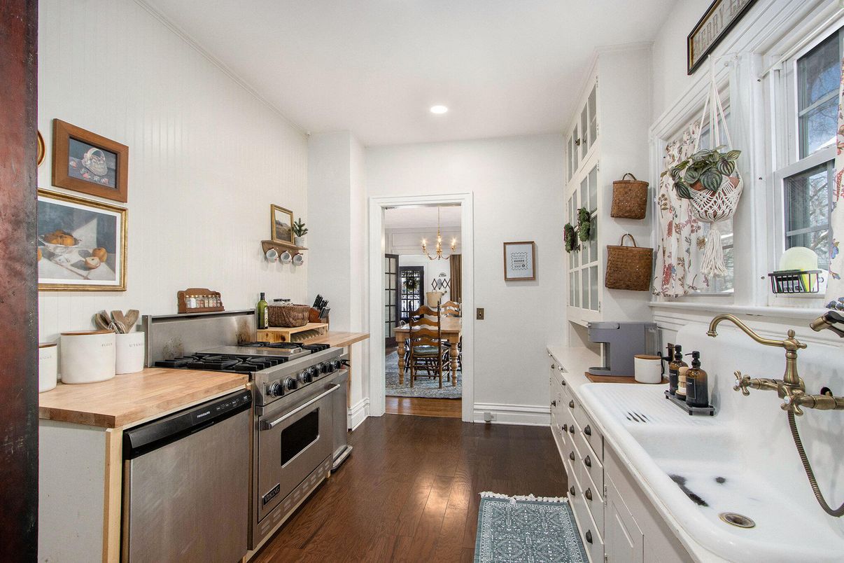 Chandelier, Dining room, Interior, Kitchen, Recessed Lighting, Wood Texture Flooring