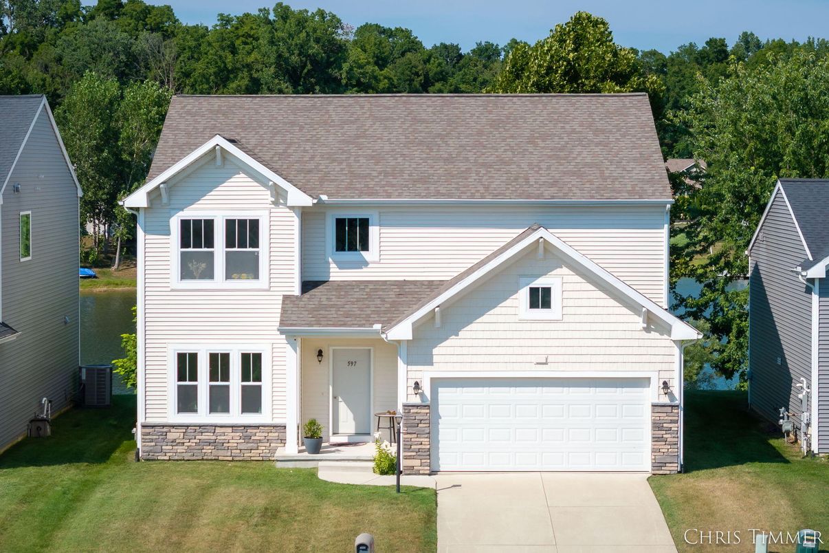 Attached, Exterior, Facade, Farmhouse