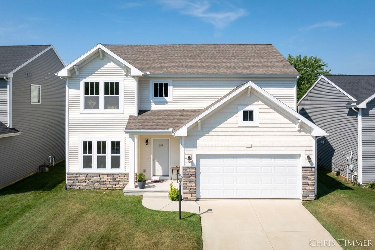 Attached, Exterior, Facade, Farmhouse