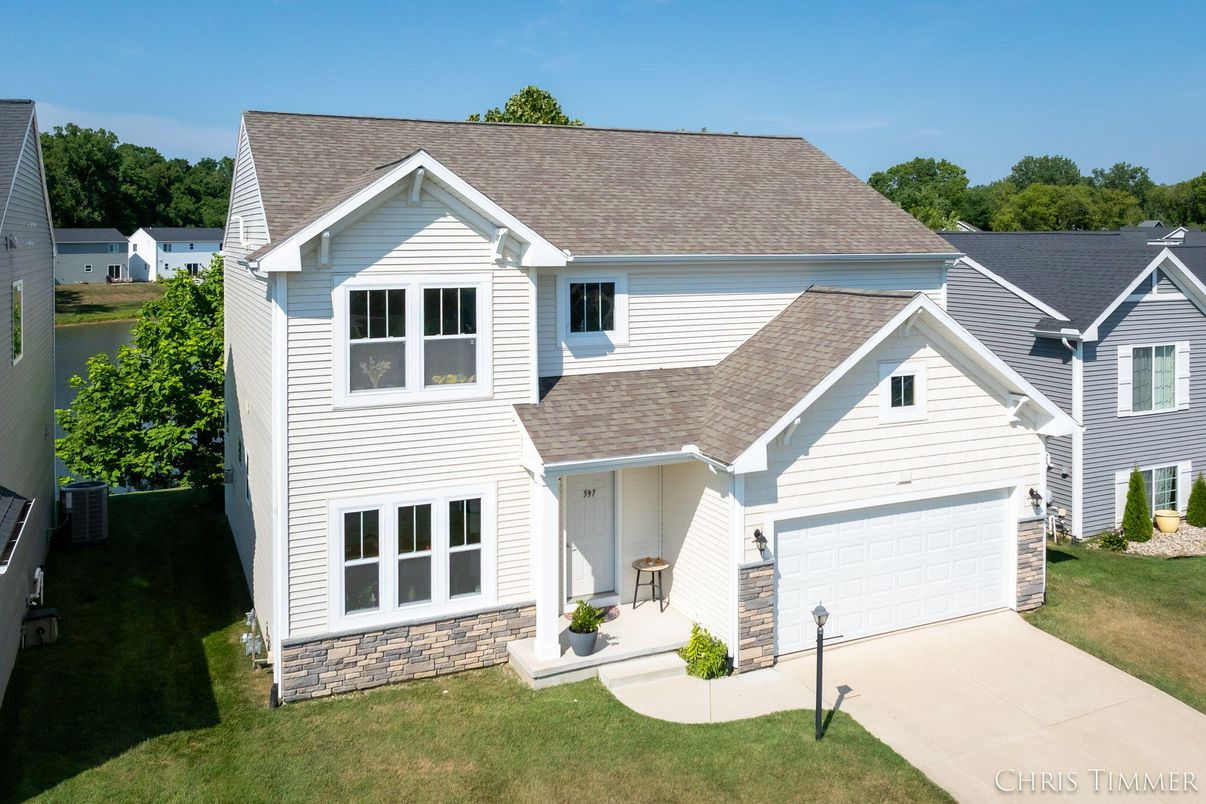 Attached, Exterior, Facade, Farmhouse