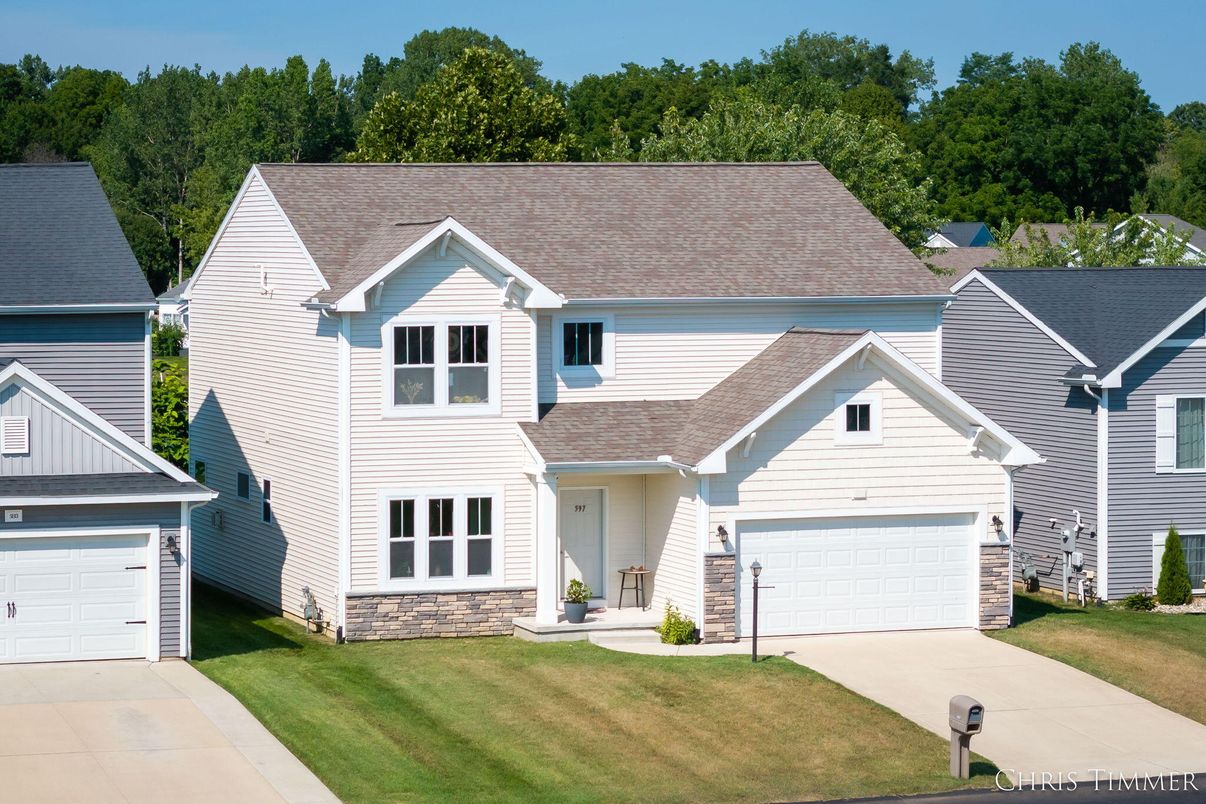 Attached, Exterior, Facade, Farmhouse