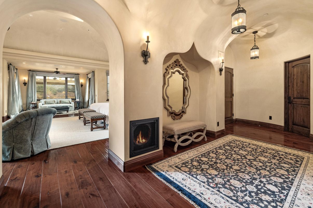 Fireplace, Interior, Living room, Pendant Lights, Recessed Lighting, Wood Texture Flooring