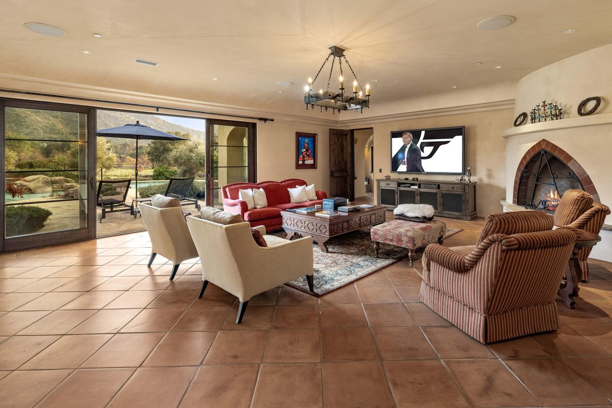 Chandelier, Fireplace, Interior, Living room, Recessed Lighting