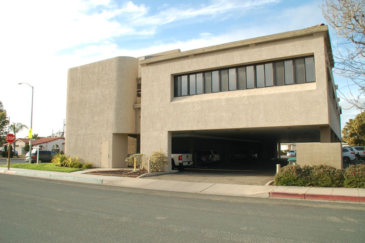 Exterior, Facade, Modern