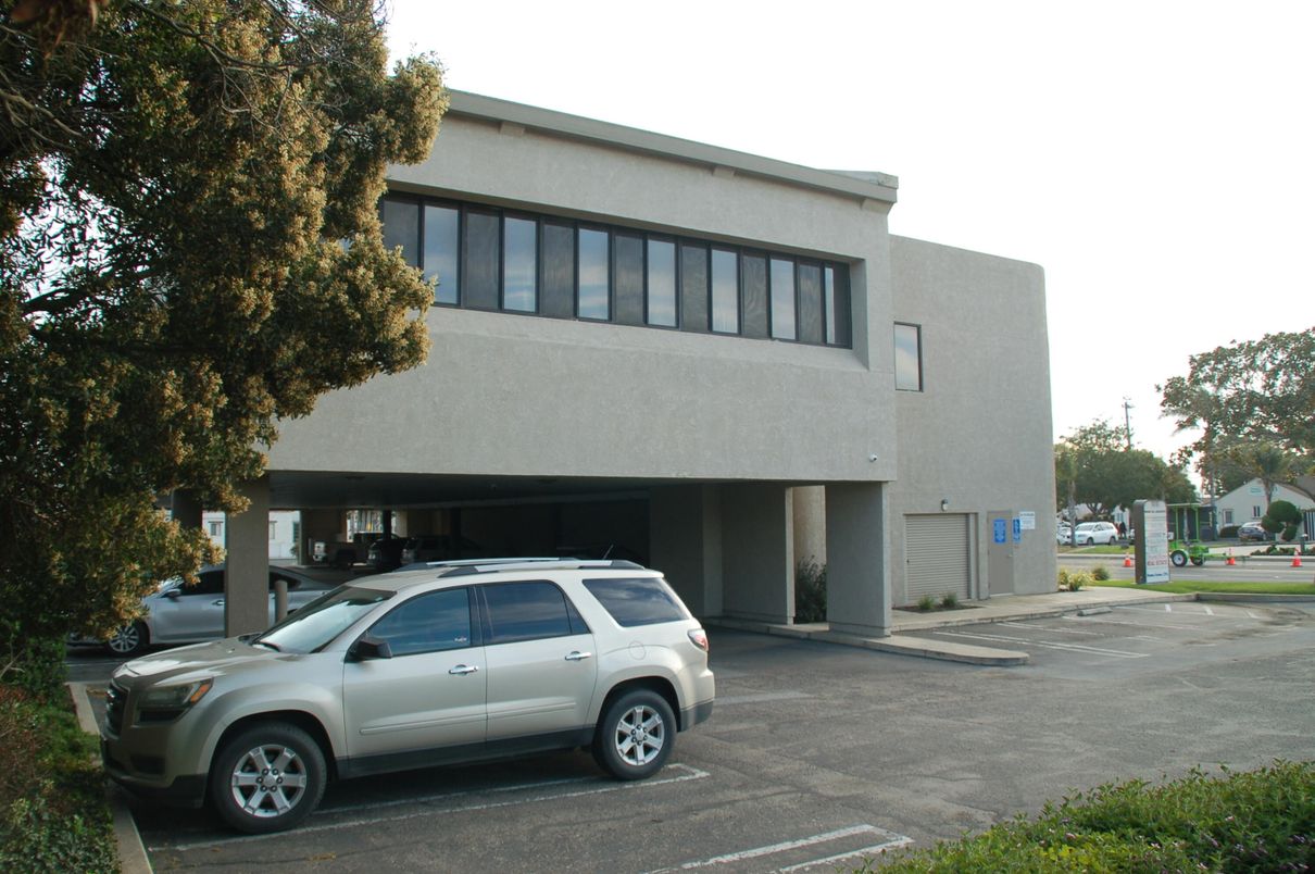 Exterior, Facade, Modern