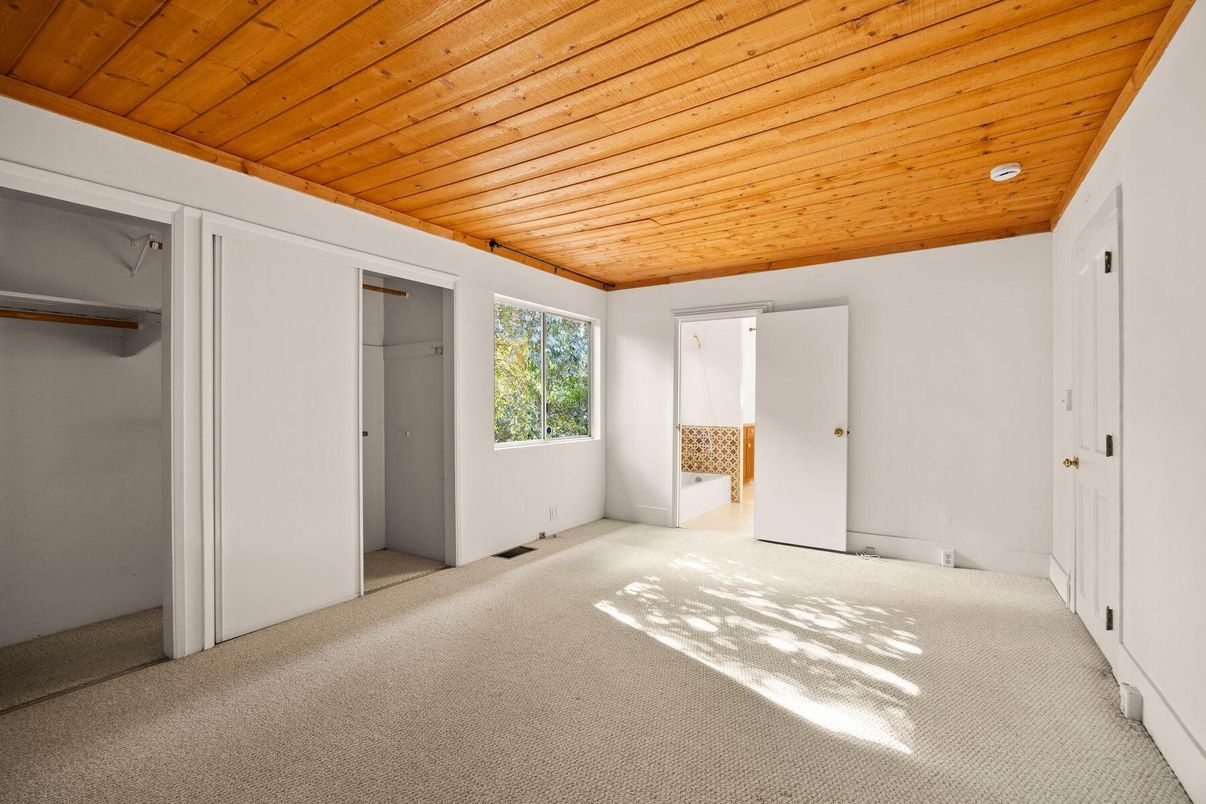 Empty room, Interior, Wooden Ceilings