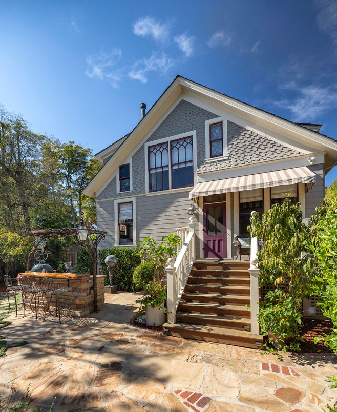 Exterior, Facade, Queen Anne Victorian